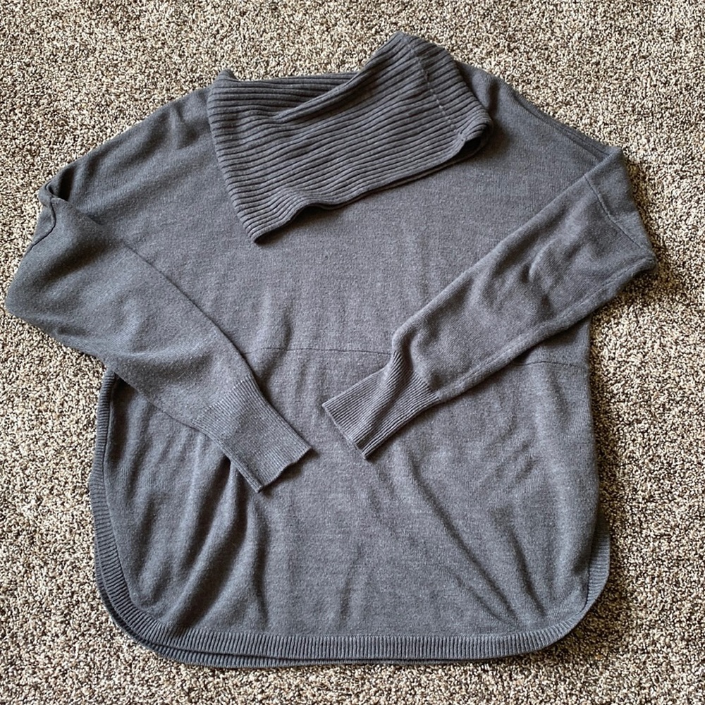 Oversized turtle neck sweater! Great condition!